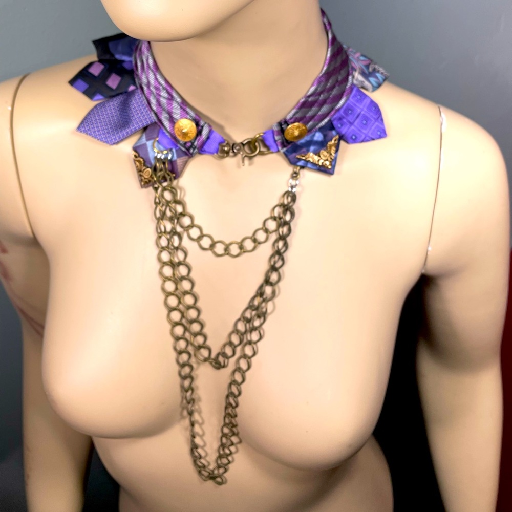 Upcycle’d silk men’s tie Unisexy,Collar with 3 tier chains.